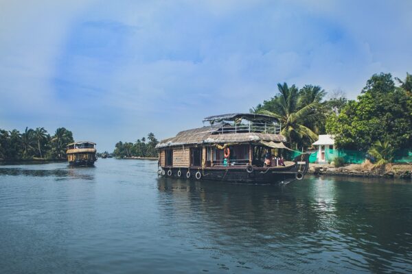 Kerala 4 days tours: Best time to visit backwaters Kerala 4 days tours